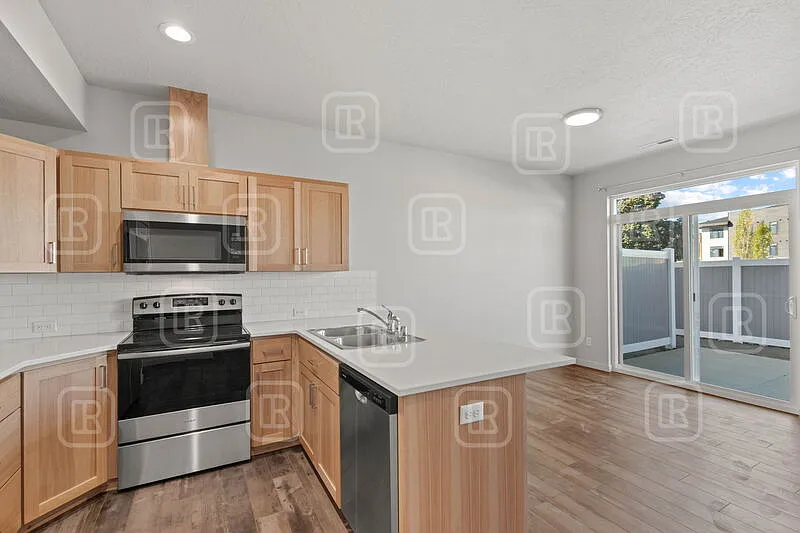 3 bed, 2.5 bath, 1457 sqft, $2,050 — Photo 3