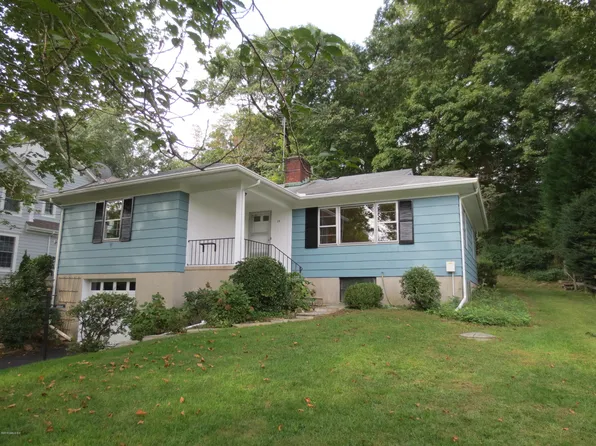 28 Long Meadow Rd, Riverside, CT 06878