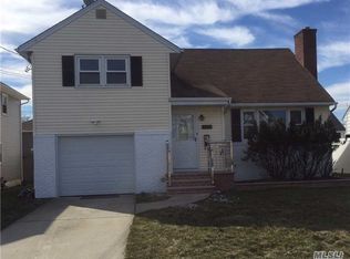 158 S Bay Ave, Freeport, NY 11520