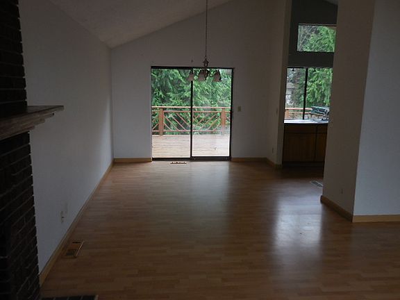 5th image of 7890 University Point Cir NE