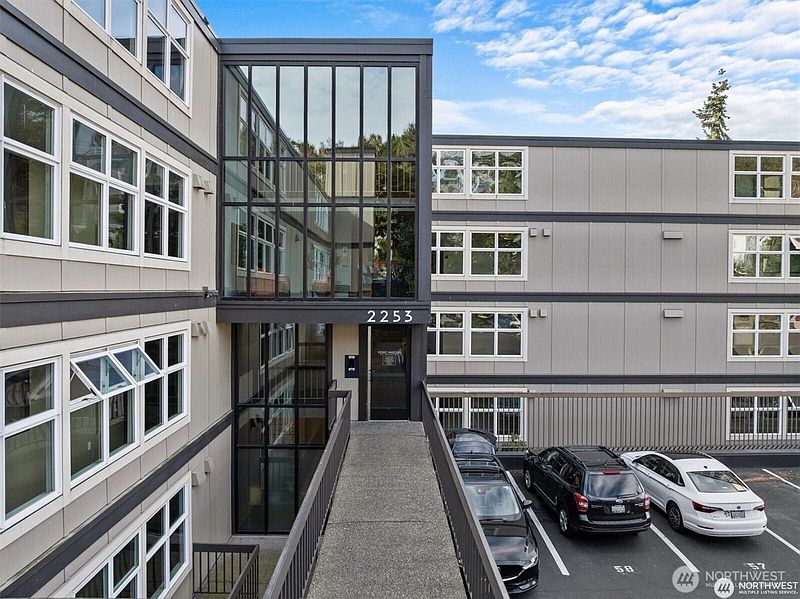 2nd image of 2253 Gilman Drive W #104