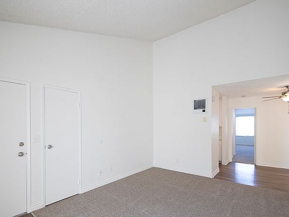 4th image of 8633 La Mesa Blvd APT 26