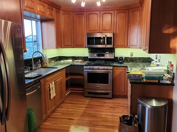 24066 Lakeview Dr, Crestline, CA 92325