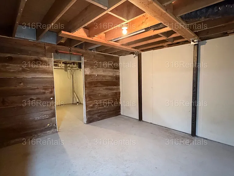 501 W Clark Ave — Photo 16