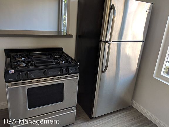 5th image of 1135 S Doheny Dr APT 01