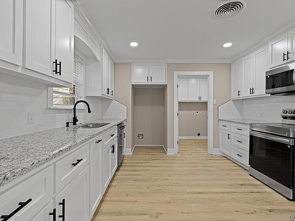 5th image of 605 Daniel St