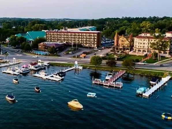 300 Wrigley DRIVE #221, Lake Geneva, WI 53147