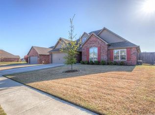 507 S 49th Ct, Broken Arrow, OK 74014
