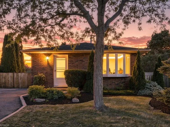2 Marston St, Hamilton, ON L8J 1G6