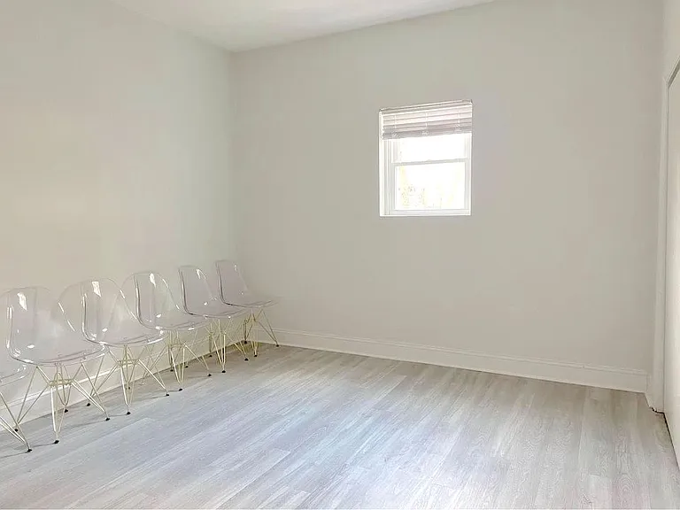 820 E 6th St #3 — Photo 11