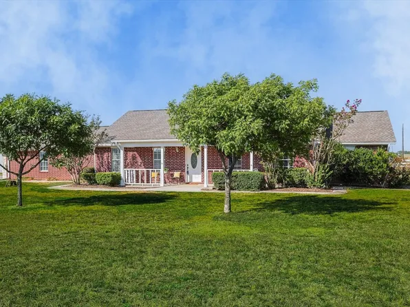 112 Old Chisholm Trl, Rhome, TX 76078