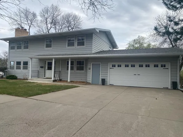 1417 E Cabot St, Pierre, SD 57501