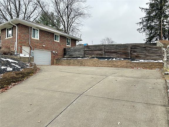 3rd image of 1727 Ridgewood Dr