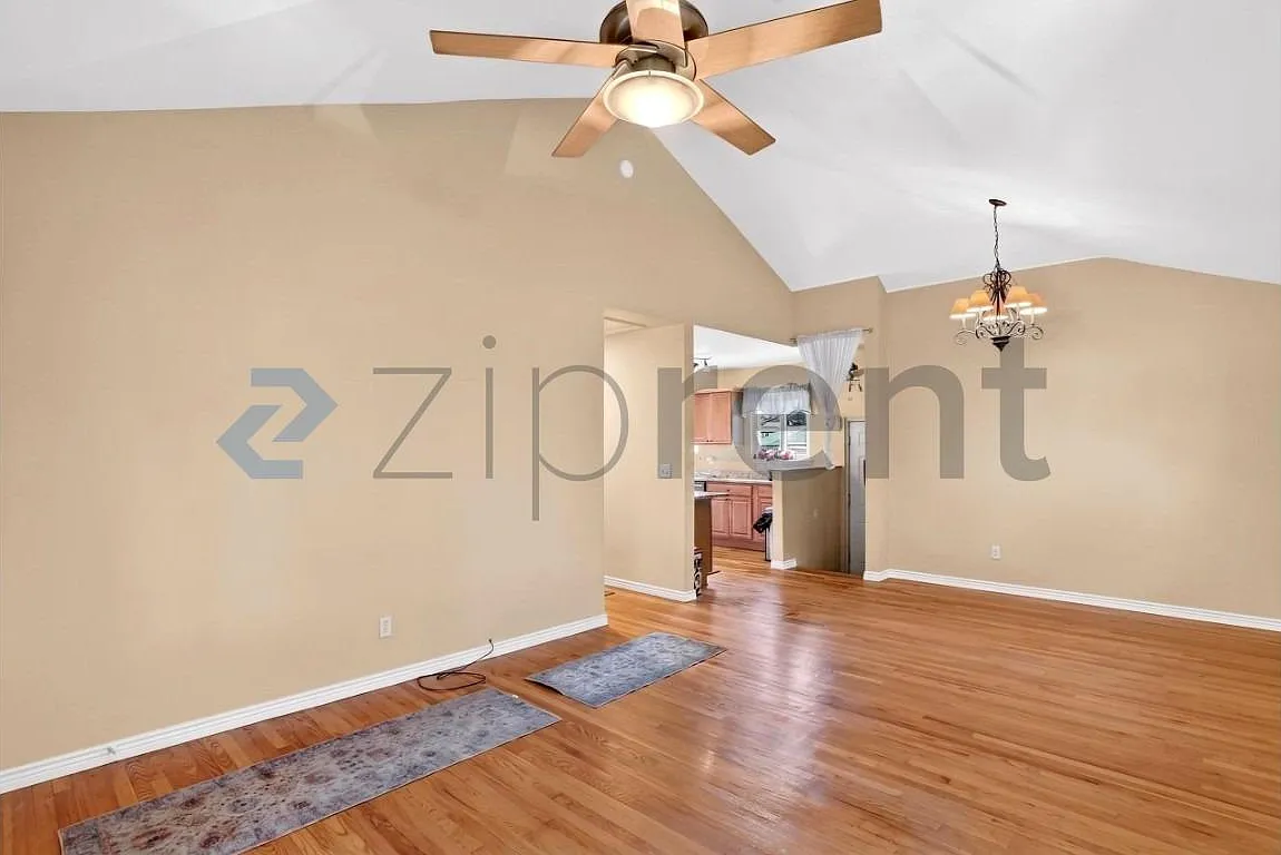 6 bed, 2234 sqft, $3,250 — Photo 4