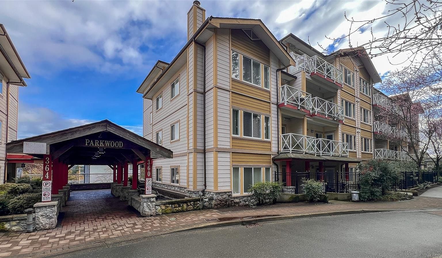 360 Goldstream Ave #207