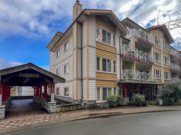 360 Goldstream Ave #207, Colwood, BC V9B 2W3