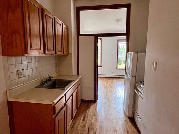 2nd image of 155 Manhattan Ave APT 3L