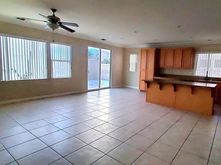 82787 Matthau Dr #82787 — Photo 4