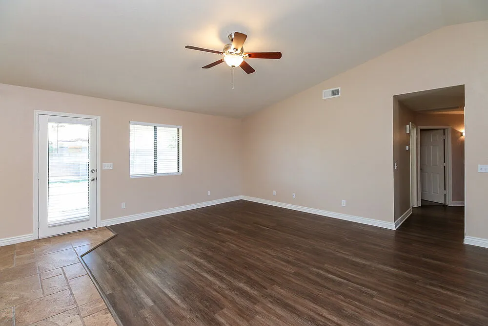 3 bed, 2.0 bath, 1499 sqft, $2,245 — Photo 2