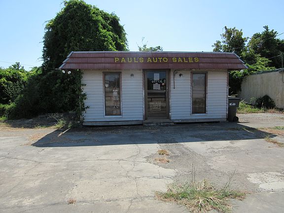 4th image of 608 N Hwy 6
