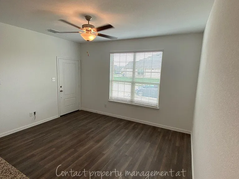 1022 Rosewood St — Photo 8