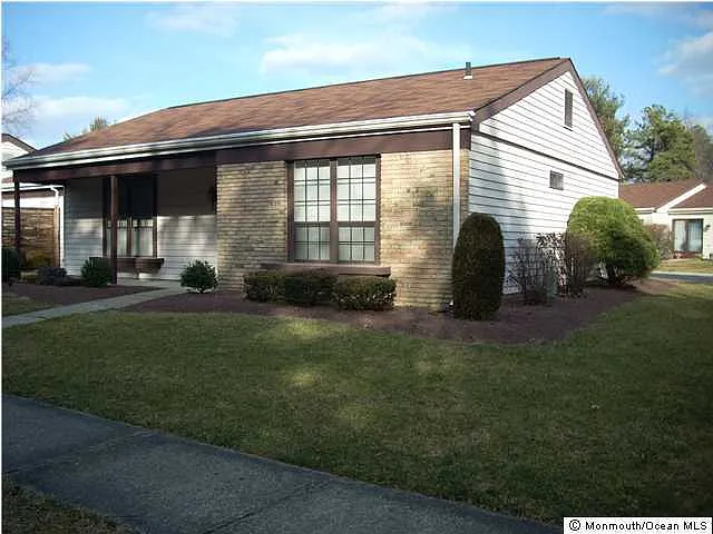 471 Chelsea Court #B photo 1