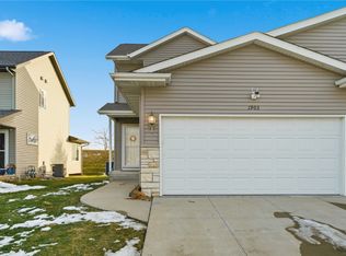 1903 Rosehill Dr SW, Cedar Rapids, IA 52404