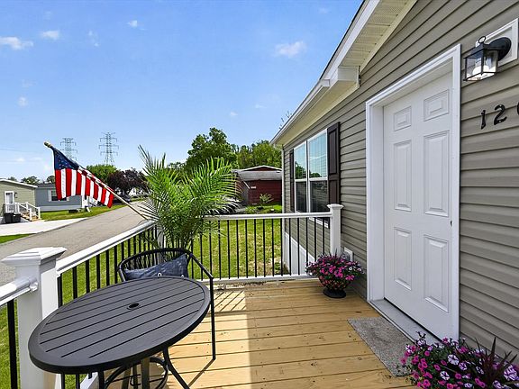 Exterior Image-4-Cavco 1209S Fifty One 51 Estates