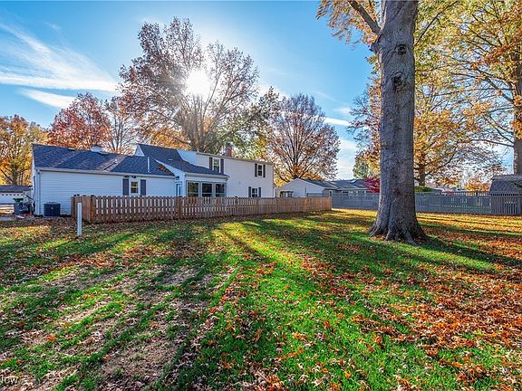 4th image of 32650 Greenwood Dr