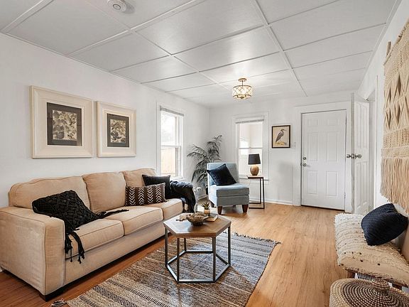 4th image of 410 Stover St