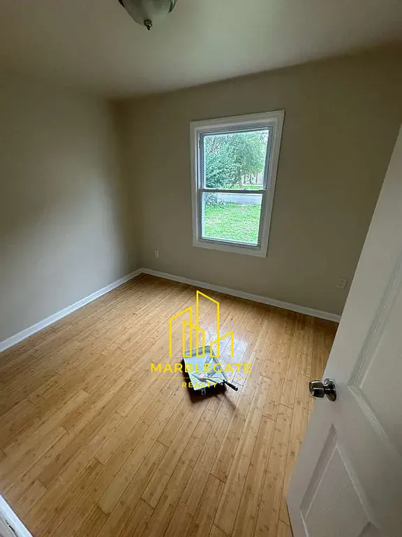 5 bed, $3,650 — Photo 4