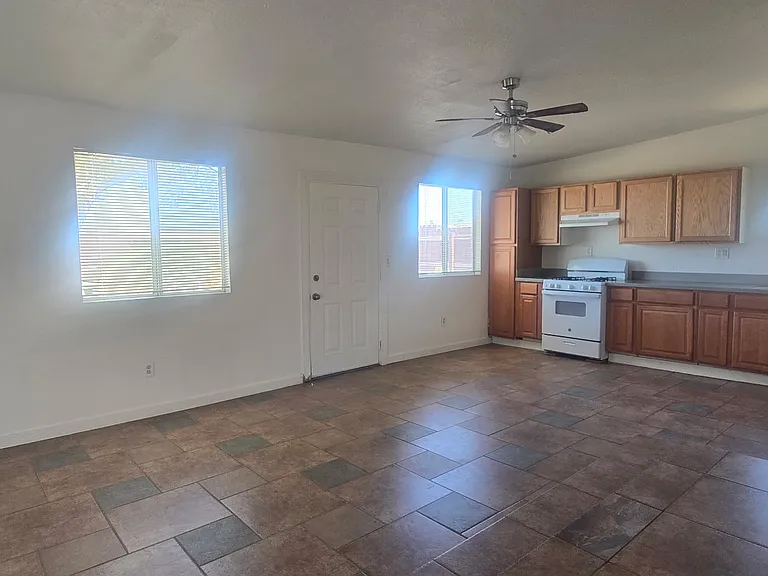 27540 Church Ave #B — Photo 3