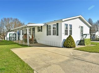 1262 N Park Dr, Brookfield, OH 44403