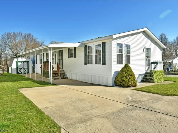 1262 N Park Dr, Brookfield, OH 44403