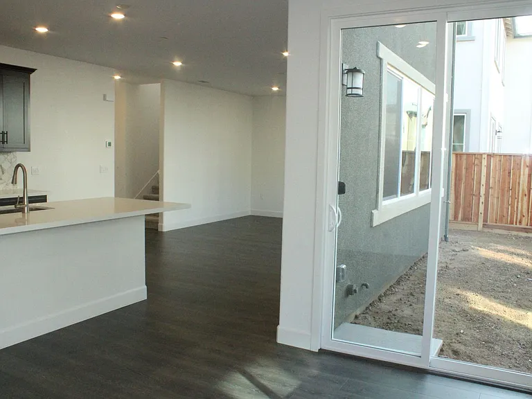405 Mystic Ln — Photo 9