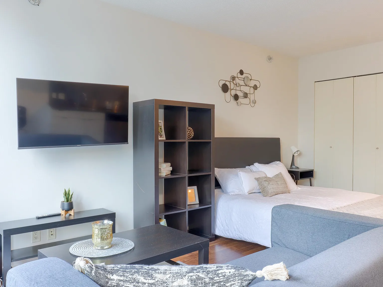 Studio, 439 sqft, $2,690 — Photo 1