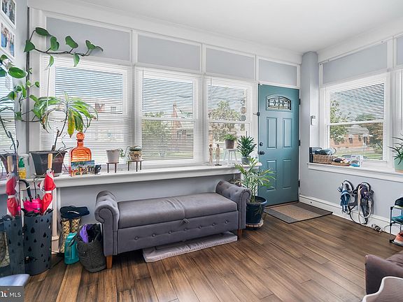 3rd image of 7531 Lawndale Ave