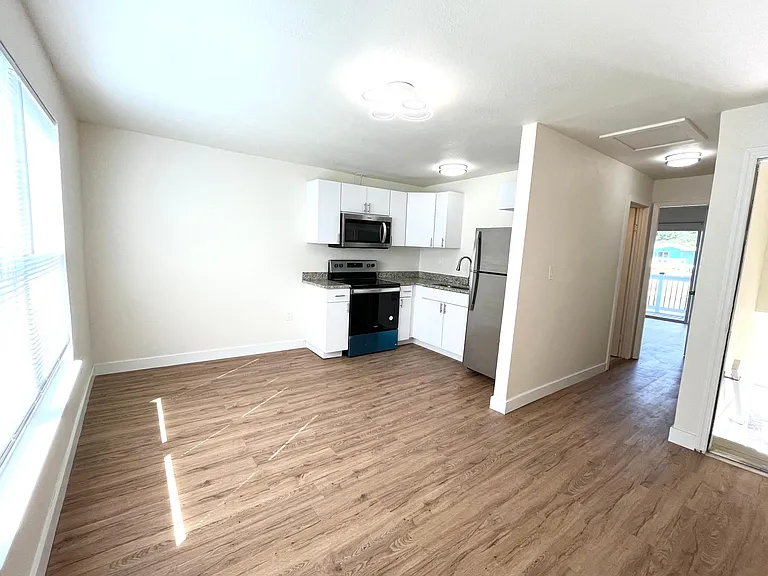 8408 Lake Melena Way — Photo 6