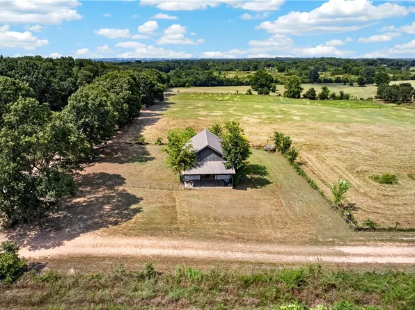 10916 Jaybird Rd, Gravette, AR 72736