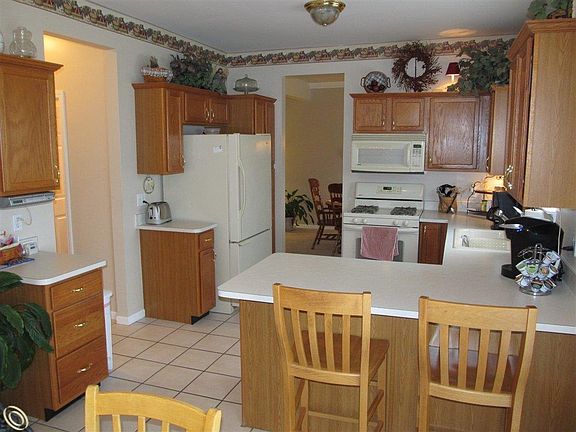4th image of 17255 Buckeye Ln #127
