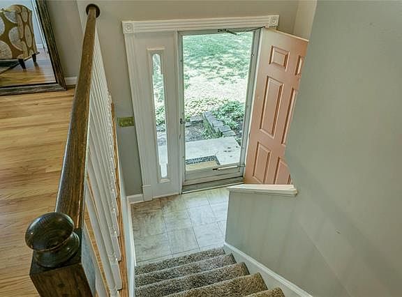 4th image of 2122 East Dr