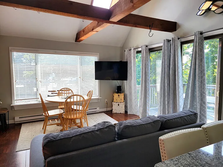 10 Willow Ave — Photo 8