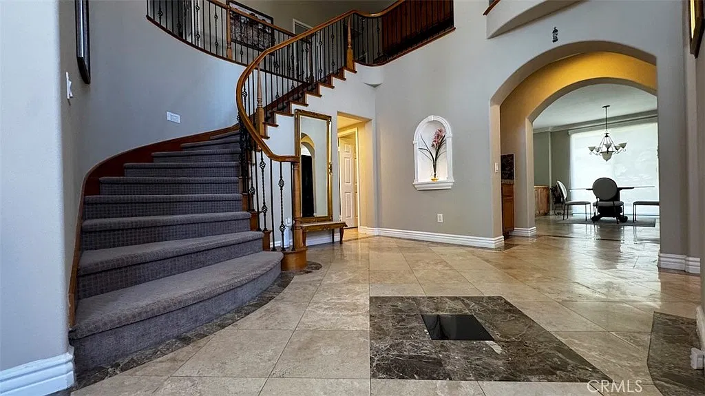 5 bed, 4.5 bath, 4136 sqft, $5,500 — Photo 4