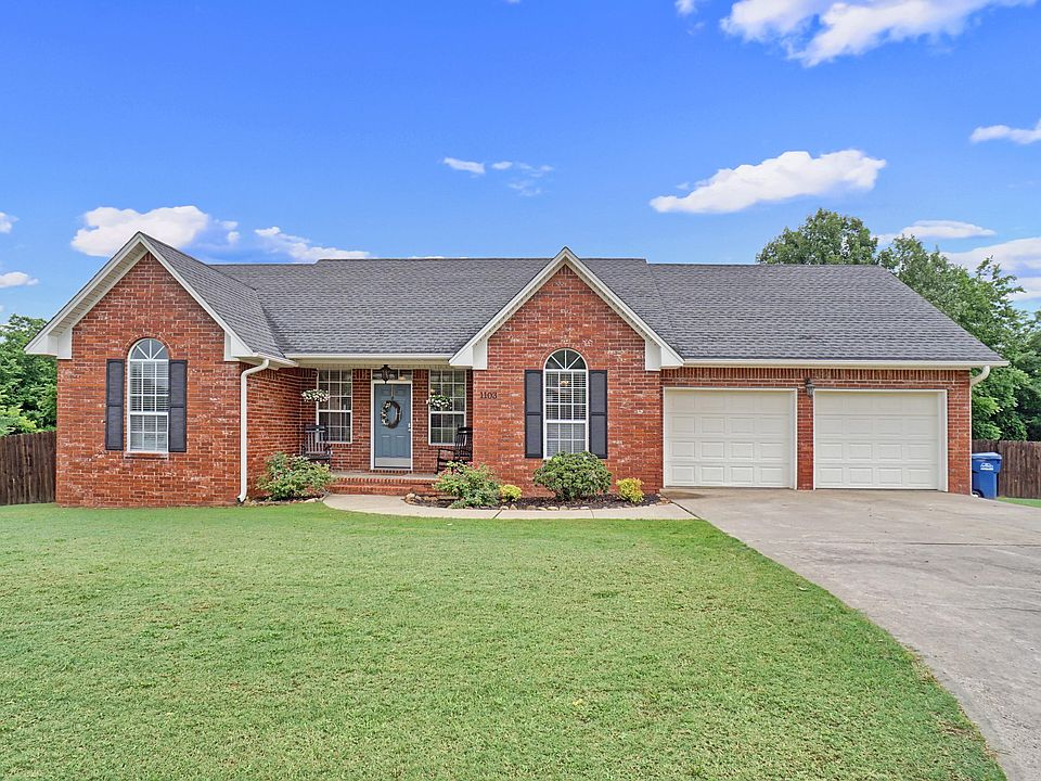 1st image of 1103 Holly Dr