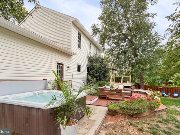 4 Saint Christophers Dr, Stafford, VA 22556