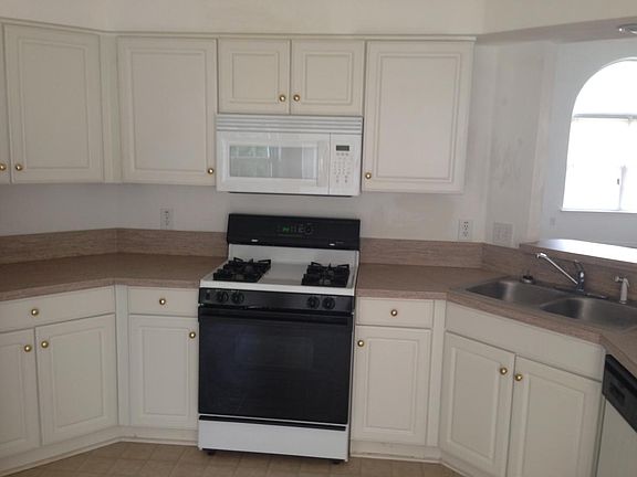 3rd image of 6807 Dickens Ct E