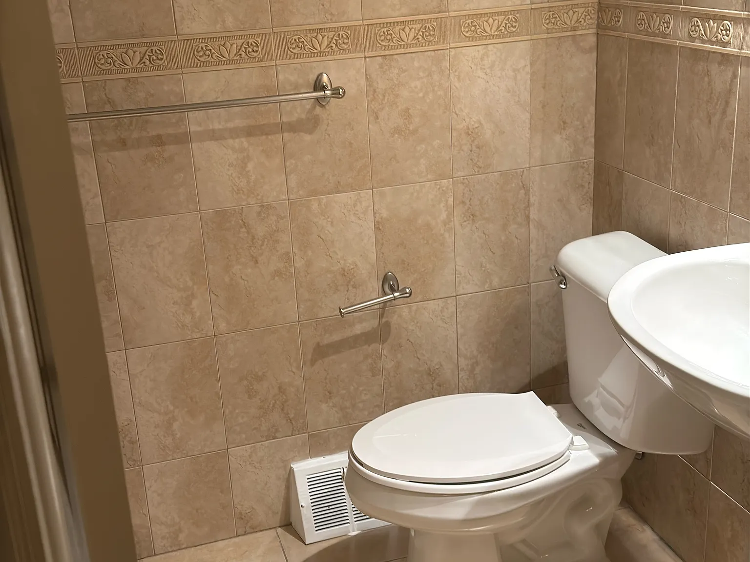 3 bed, 1200 sqft, $2,200 — Photo 4