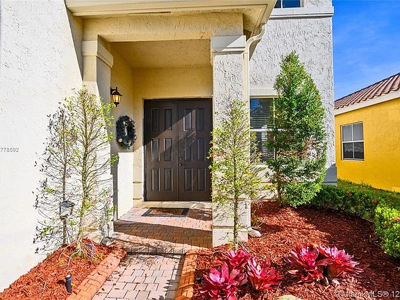 4th image of 736 Tulip Cir #736