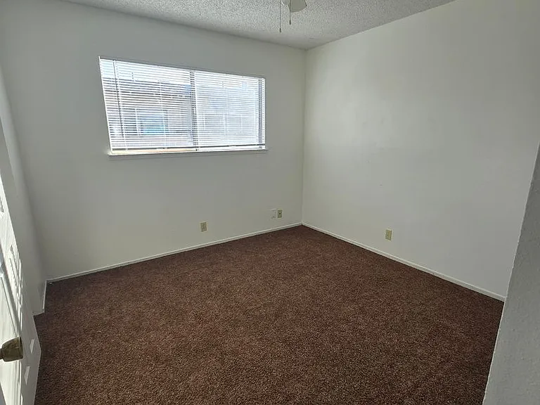 1915 Celeste Ct #B — Photo 26