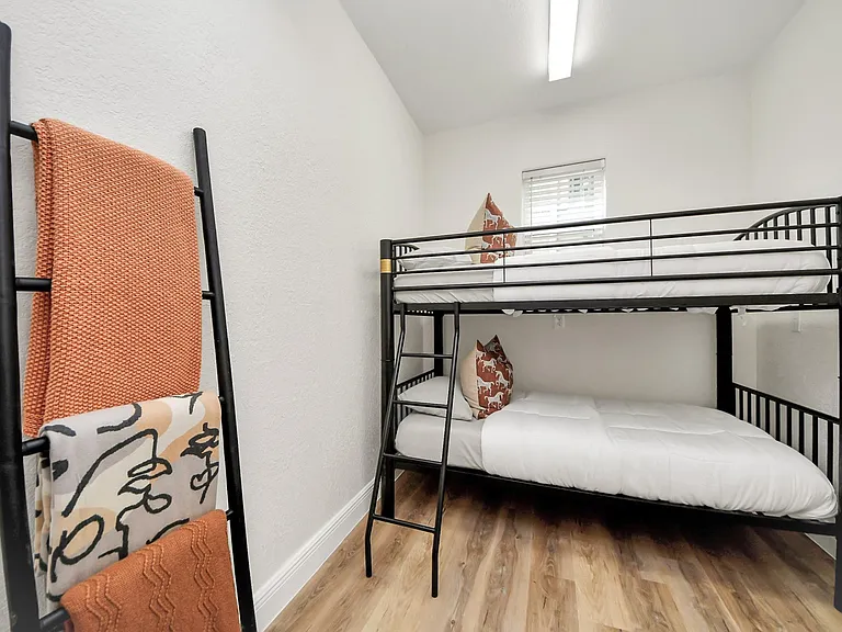 710 Kipp Ave — Photo 17